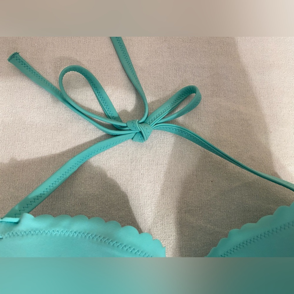 Victoria’s Secret halter bikini top size 34D - Picture 8 of 14